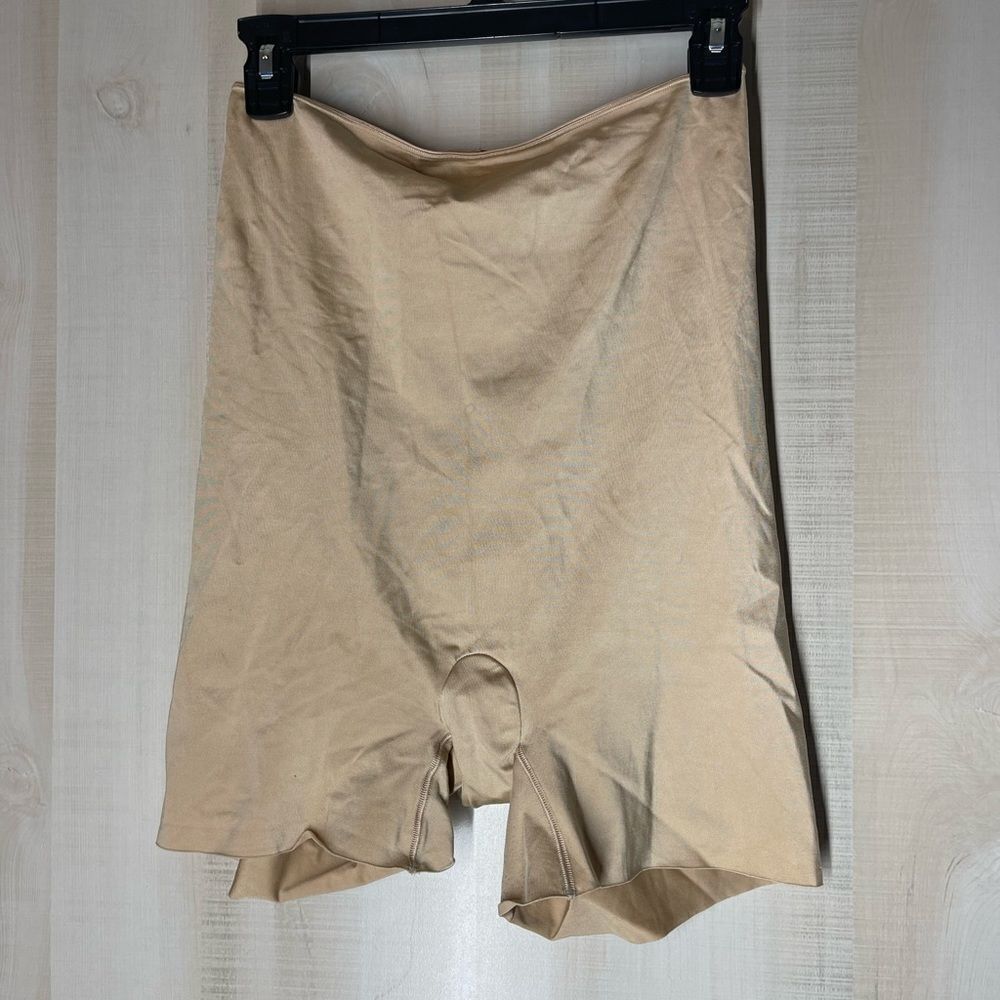 Spanx nude beige mid thigh shaper, size XL‎